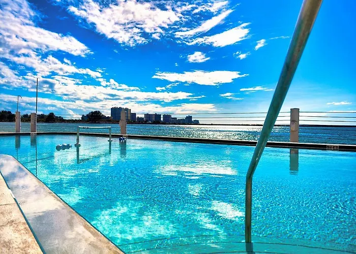 Apartment 440 West 607n 6th Floor 440 West With Stunning Water View. 23148 *